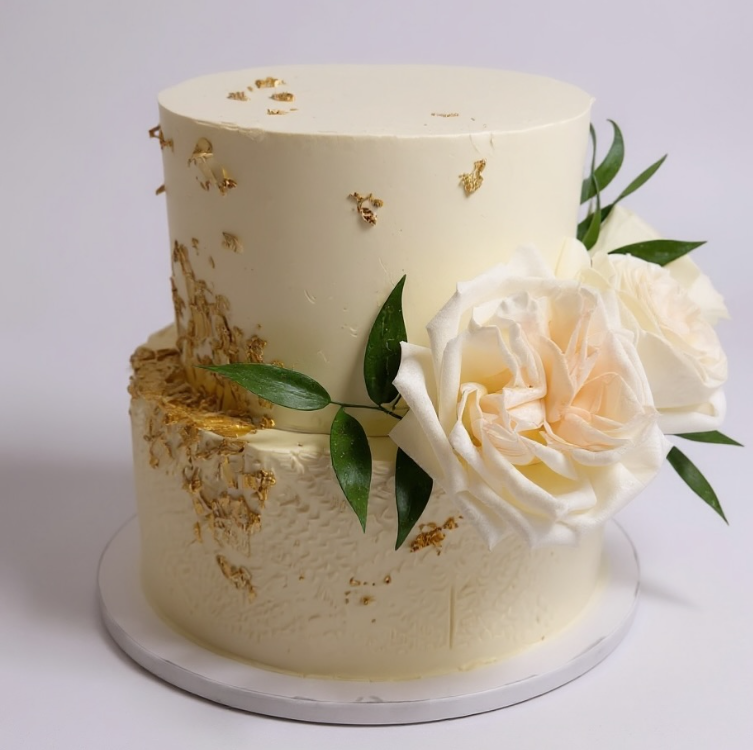 Pièce Montée Blanche et Feuille d'Or